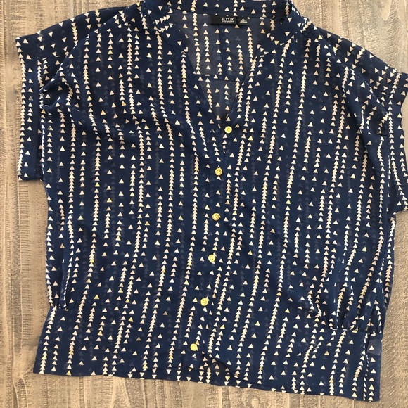 Navy blue patterned sheer top - Picture 5 of 5